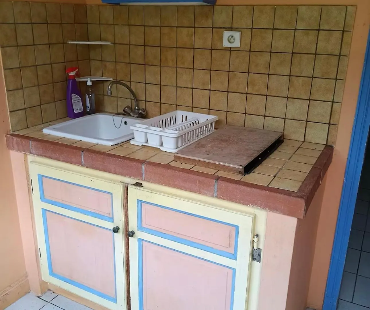 Apartment Studio Avec Kitchenette A Deux Pas De La Mer Sainte-Anne